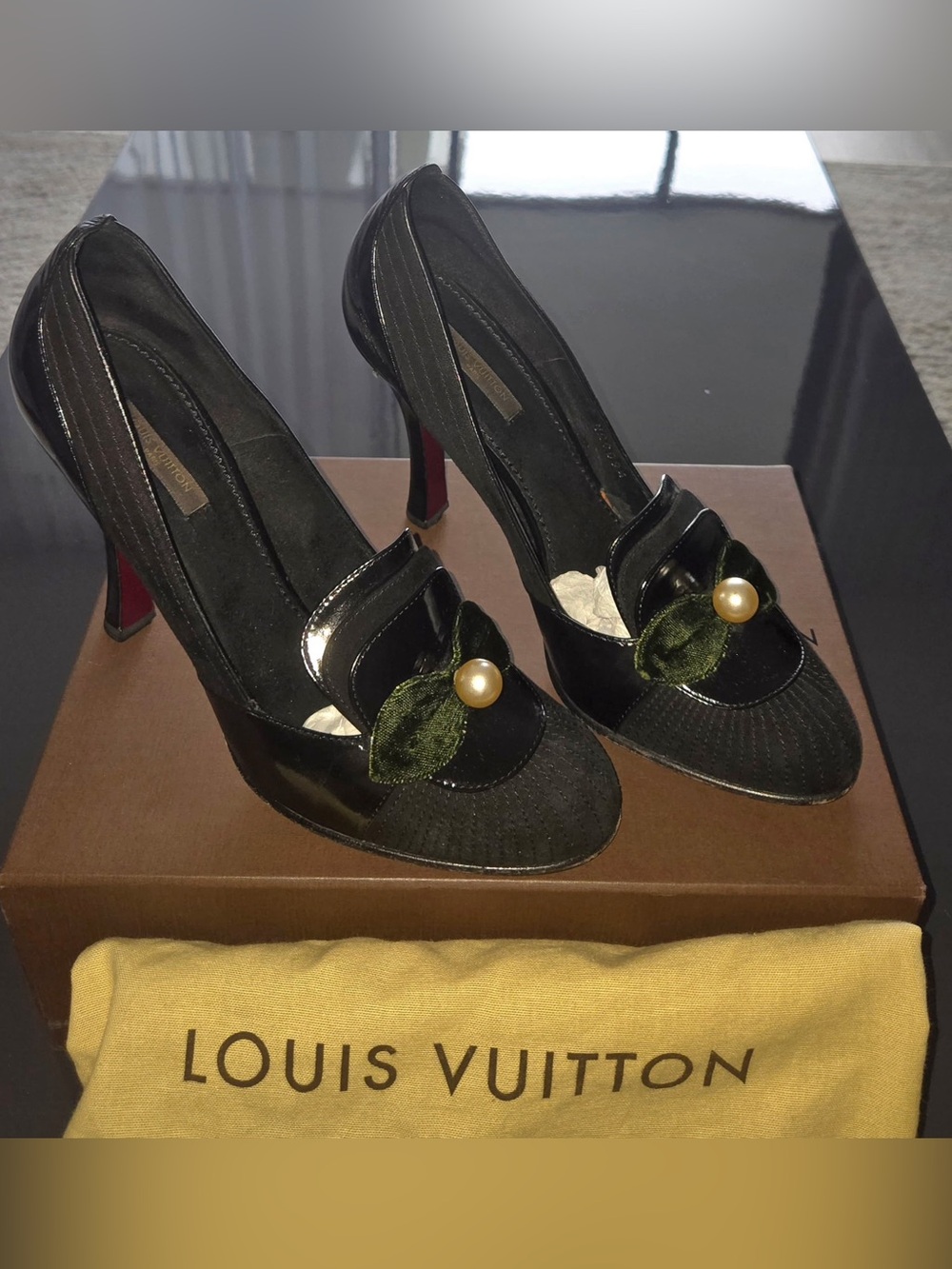 Louis Vuitton Black Patent Leather with Green Velvet Bow, Gold Pearl.Size 39 US9